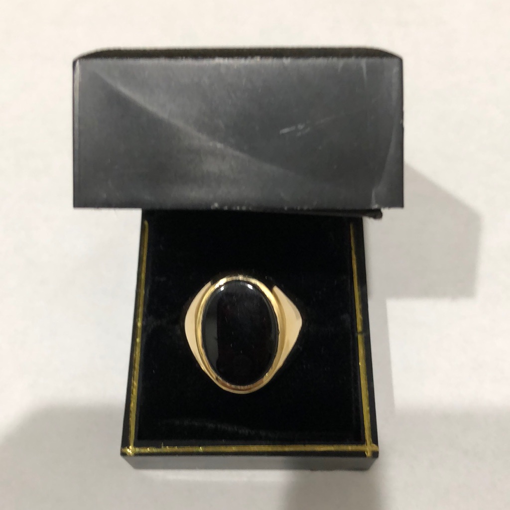 Mens 14 Karat Yellow Gold Oval Onyx Ring Brand New A Great Holiday Gift Mens 14 Karat Yellow Gold Oval Onyx Ring Brand New A Great Holiday Gift